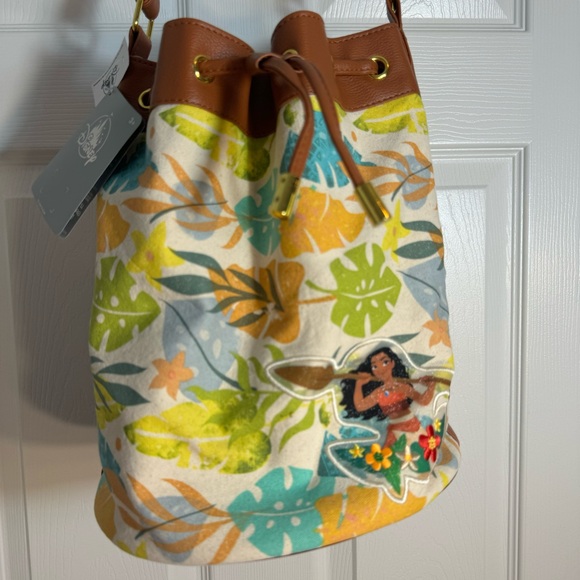 NWT. Disney Store Moana pool beach Bag. Carry all your poolside or beach items - Picture 2 of 13